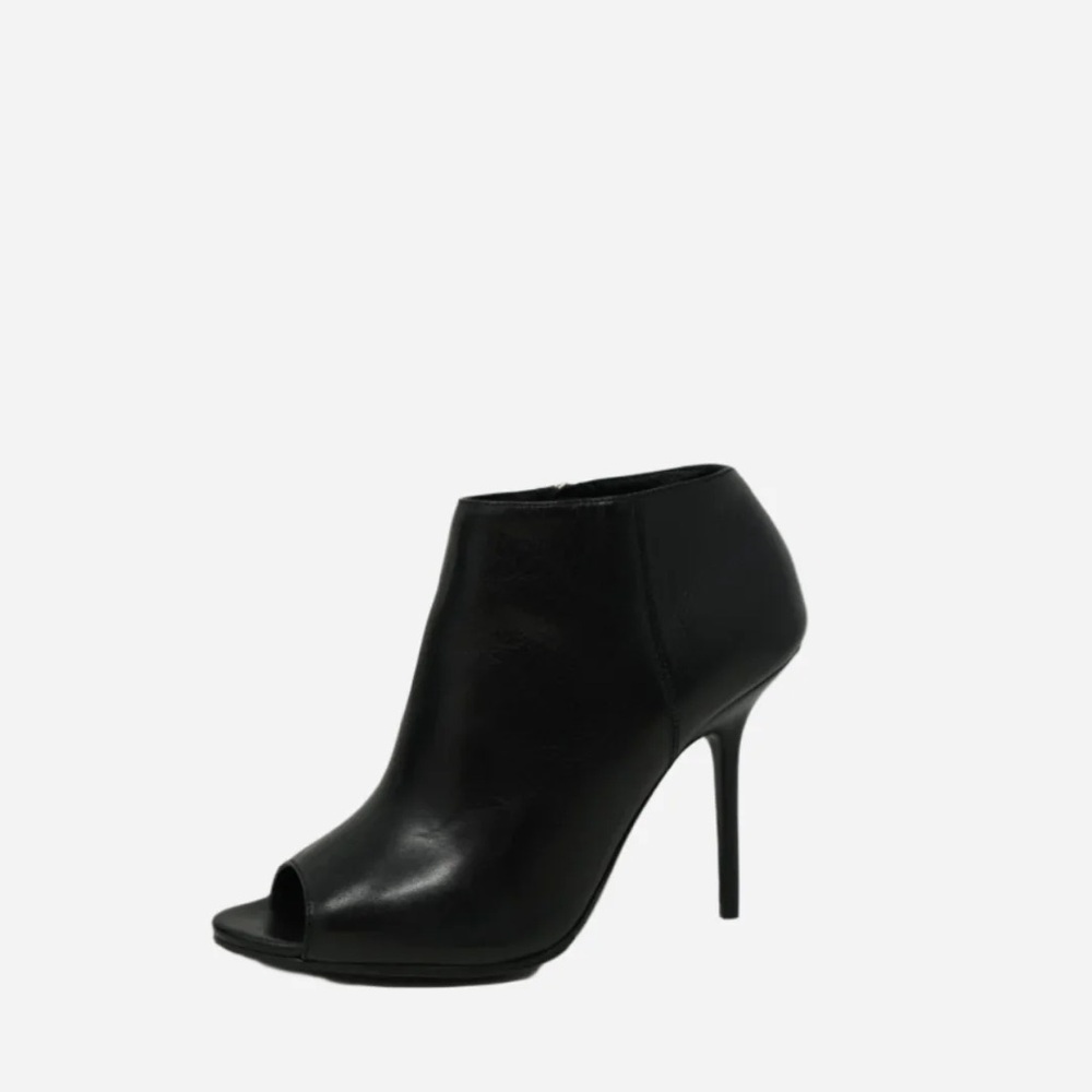 Burberry Leather Zip-Up Ankle Heeled Boots